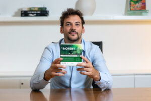 España premió a Joaquín Basanta por las acciones que lleva adelante con la empresa Agro Sustentable