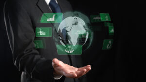 Ejecutivo sostiene un globo terráqueo digital con íconos verdes de sostenibilidad, simbolizando prácticas empresariales responsables y certificación B.